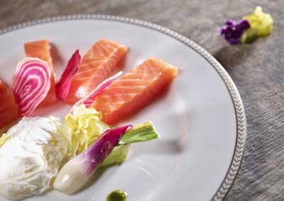 Assiette de saumon fumé au Clos de la République, , gastronomie à Epesses dans le Lavaux au domaine de Patrick Fonjallaz