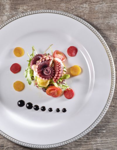 Salade de poulpe au Clos de la République, gastronomie à Epesses dans le Lavaux au domaine de Patrick Fonjallaz