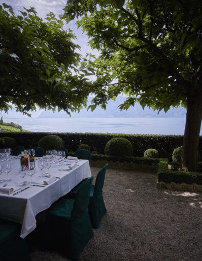 Receptions, cocktails and weddings outdoors at the Clos de la République overlooking Lake Geneva